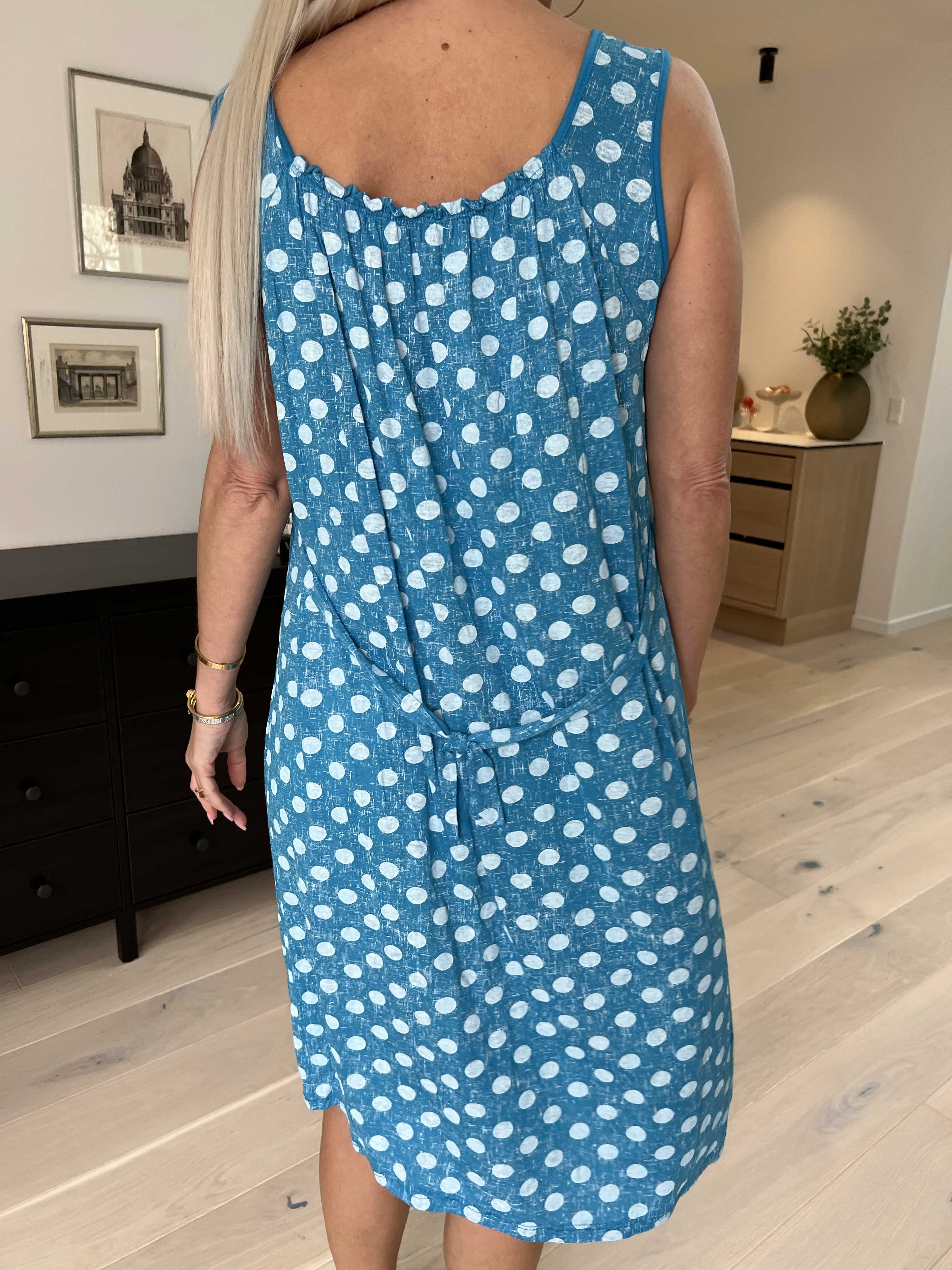 Medina - Prikket kjole med bindebånd